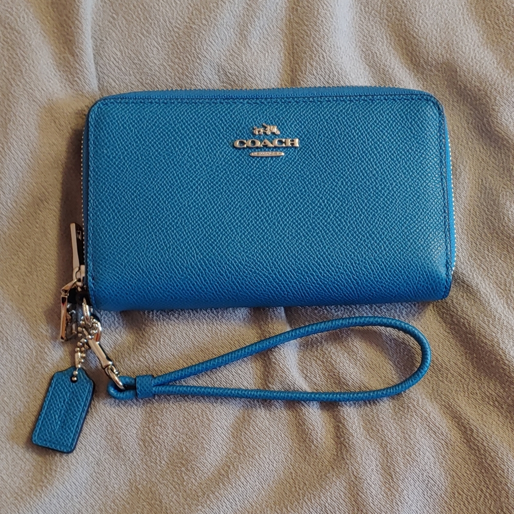 Coach Crossgrain Leather Double Zip Phone Wallet